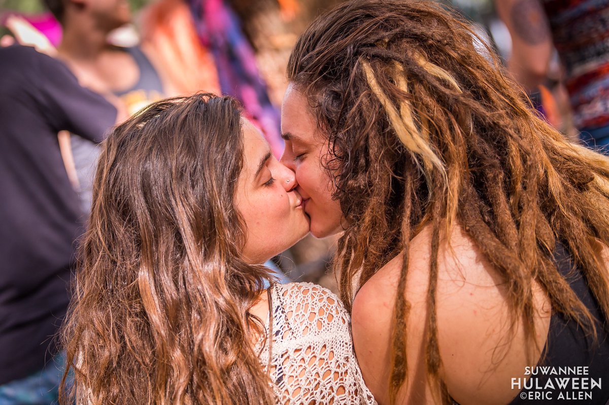 HulaweenFL's tweet photo. Our charity auction fundraiser benefitting @ignitekindred ends at 11:59 pm ET! Check out the packages & team up with your #HulaCrew to bid on the auction posts (FB for VIP/IG for GA). We’re donating 💯% of the proceeds. Be the only crew w/ tix to the next #HulaweenFL +more 🌈🎫✊ https://t.co/7FF9ZQH7TF