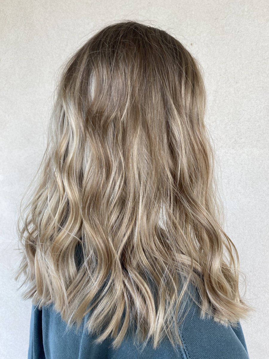 Beautiful hair for a beautiful girl 🤩  @Kylee_11810 #balayage #highlights #bleach #wellacolortouch #wellacolor #wellahair #wella #wellaprofessional #wellablondor #wellafreelights #wellakoleston #haircut #hair