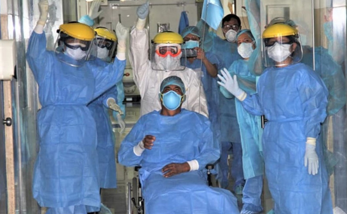 Peru_Noticias's tweet photo. Según el último reporte del Ministerio de Salud (Minsa), hasta la fecha, 174 535 personas que dieron positivo al COVID-19 recibieron el alta hospitalaria en nuestro país tras cumplir con el aislamiento domiciliario. Sin duda un... https://t.co/Bk3QIlWQeL #PeruDaily #PerúNoticias https://t.co/4g6lLDOF0g