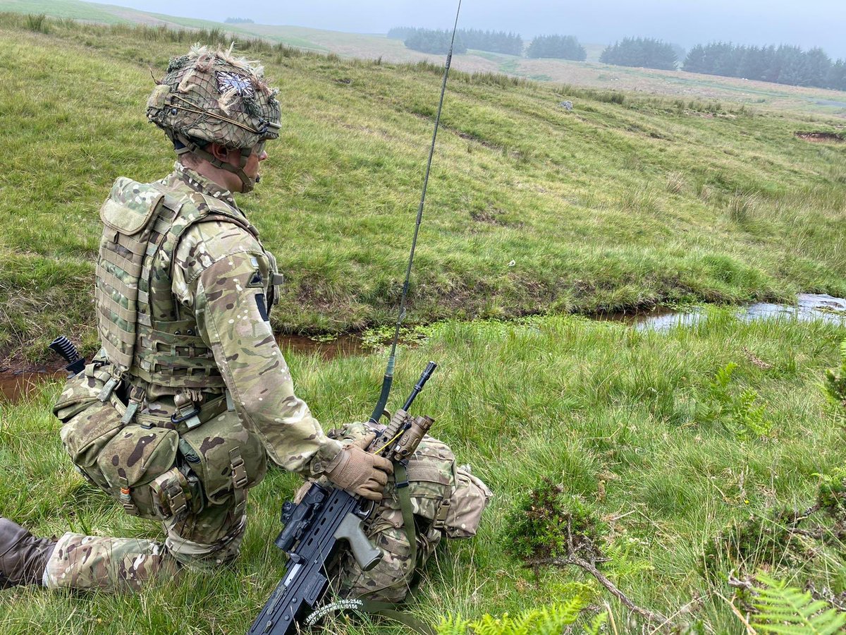 ArmyComd16X's tweet photo. Energising visit to 4 PARA live firing in Sennybridge this afternoon. Reserves operating at the top of their game. Vital to the resilience of the #UKGlobalResponseForce. Brilliantly supported by Chinooks from 18 Sqn @RAFOdiham. @4PARAREG @ArmyDCFA. https://t.co/jr0nP6HEWj