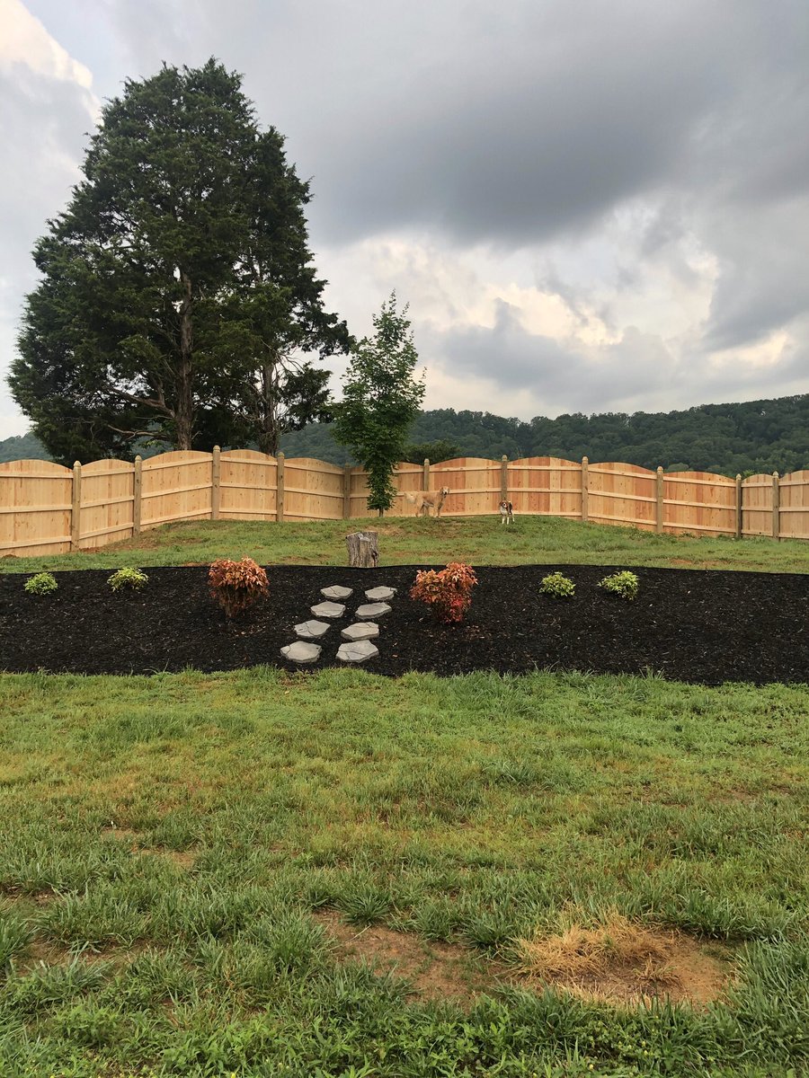 rose23_e's tweet photo. @budweiserusa deft would love to have a new cooler and chair in our backyard in east tennessee. #RedWhiteAndBuds #Sweepstakes #VolCountry https://t.co/ssaOz9FDoY