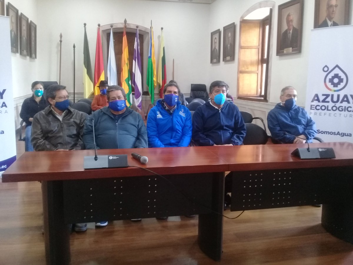 Hoy el Sindicato de Choferes Profesionales del Azuay entregaron un reconocimiento a <a href="/yakuperezg/">Yaku Pérez Guartambel</a> por el apoyo recibido desde la <a href="/AzuayPrefectura/">Prefectura del Azuay</a> a favor de todas las ramas de transporte de la Provincia; la delegación estubo encabezada por el compañero #MesiasVicuña 
<a href="/sofisanchezu/">Sofía Sánchez</a>