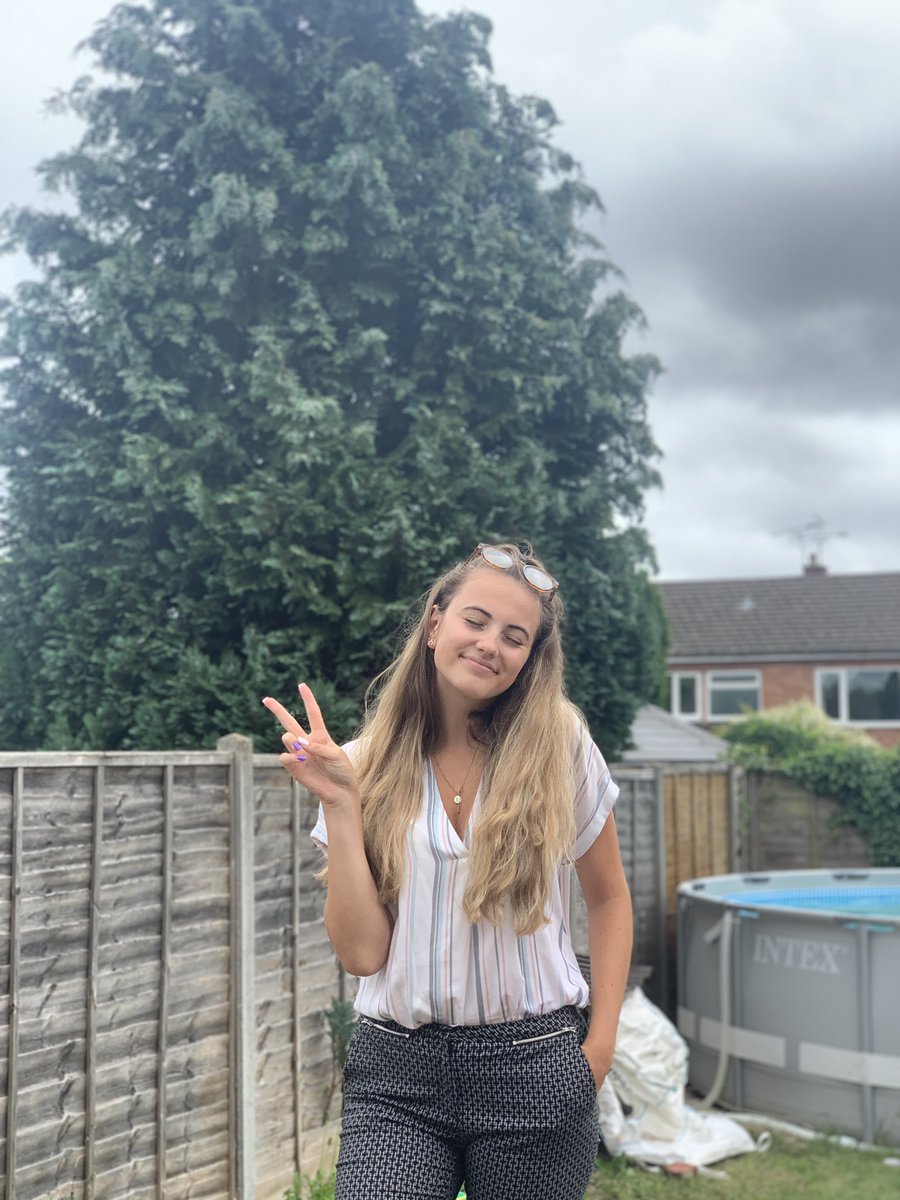 directionroses's tweet photo. The ‘is working from home and have work to do but here I am taking pictures again’ look #IsolationLearning https://t.co/v1D9OxmkOa