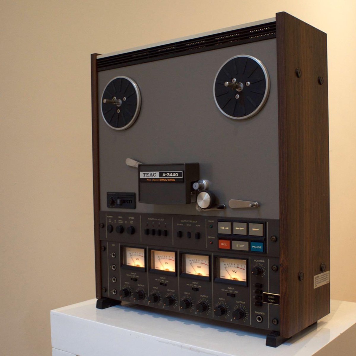 shadyrestchi's tweet photo. Teac A-3440 4 track goodness, Semi-pro R2R. Lubed the moving parts, demagnetized the heads, cleaned up the pinch rollers and sprayed out the pots. Plays strong and the belt still looks good. DM for price #teac #teaca3440 #teac3440 #audiophile #hifi #prorecording https://t.co/7EYrn0CqFk