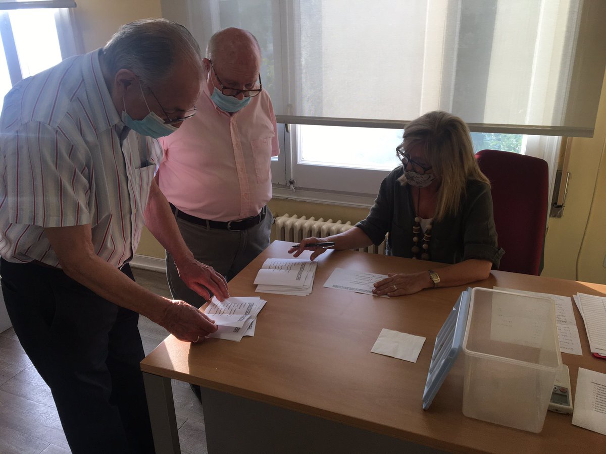 INFOPERITS's tweet photo. Avui hem celebrat eleccions x renovar una part de la Junta Directiva. Tenim molts projectes de futur i amb els nous membres q s’incorporen al nostre òrgan de govern, tenim moltes ganes de seguir treballant en favor del col.lectiu de #peritsjudicials Enhorabona! #perits #tribunals https://t.co/le0iDmEKFn