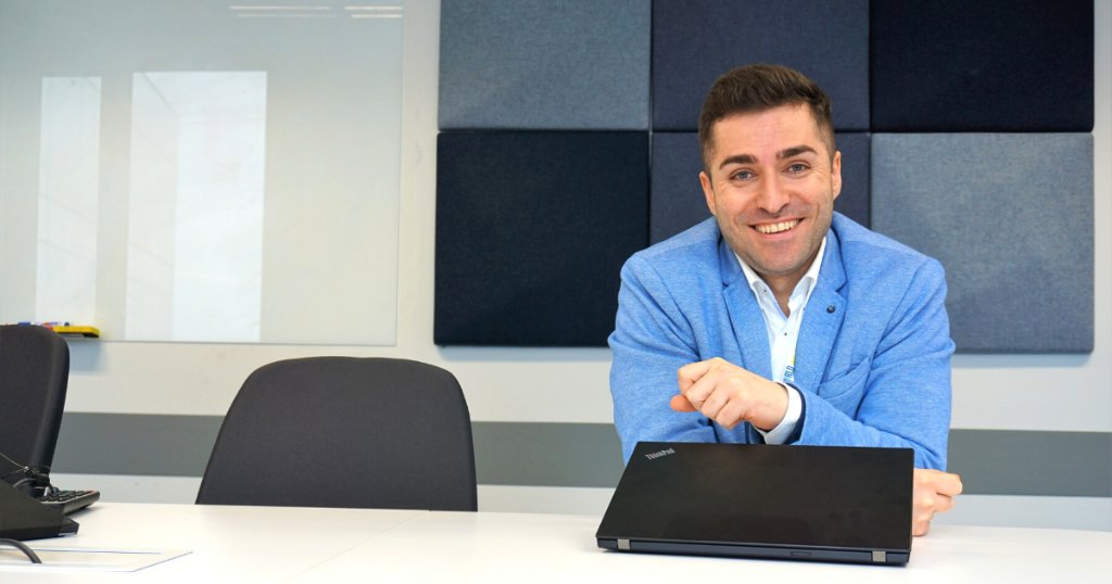 WeAreIntel's tweet photo. Meet Galin and find out why he’s never felt more pride than he does as part of the Sales Team at #IntelPoland: https://t.co/8v4NHLzdw8 #tech #career https://t.co/fa5IZ4JRf6