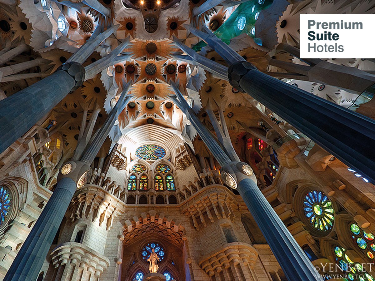 PSHotels's tweet photo. ¿Sabías que en el interior de la @sagradafamilia no hay ni una sola línea recta?Está construido imitando la arquitectura de la naturaleza.Las columnas que sostienen el templo emulan árboles y su trayectoria de crecimiento está calculada aritméticamente. ¡Espectacular! #Barcelona https://t.co/eX1cmchff8
