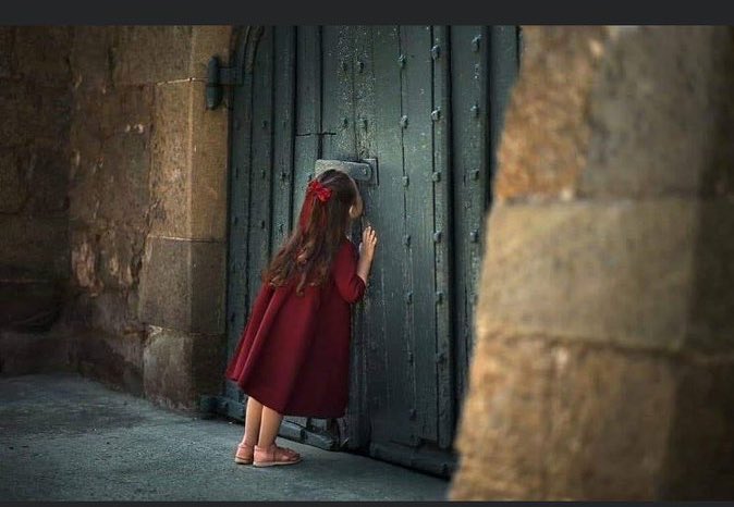 ألم:

أراقبك من بعيد لأطمئن عليك
من ثم أشعر أنك بخير ، فأعود 
مطمئناً متألماً !