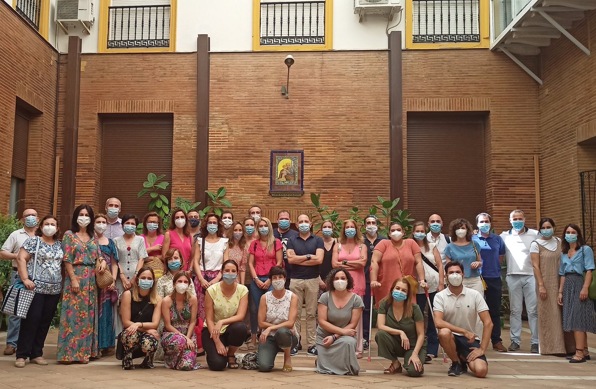 Nos "despedimos" de este curso, difícil, para profesores, familia, equipo directivo, para tantas hermanas...
.
Necesitamos recuperarnos, descansar, cuidar de nuestras familias
.
Nos encomendamos a nuestra Santa, Vicenta María, para que nos proteja a todos.
.
Feliz Verano