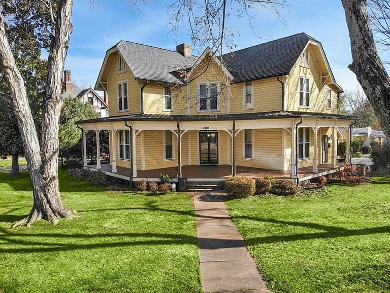 kevindrako2's tweet photo. Many know we moved 2 Ireland unfortunately my luv @cindydrako had a medical issue, along with Covid, hard to see our boys, vise versa. We just bought this home in NC and will be looking to open a B&B in the near future. God willing by end of Sept. Stay tuned for more. https://t.co/ooaAtvYXq0