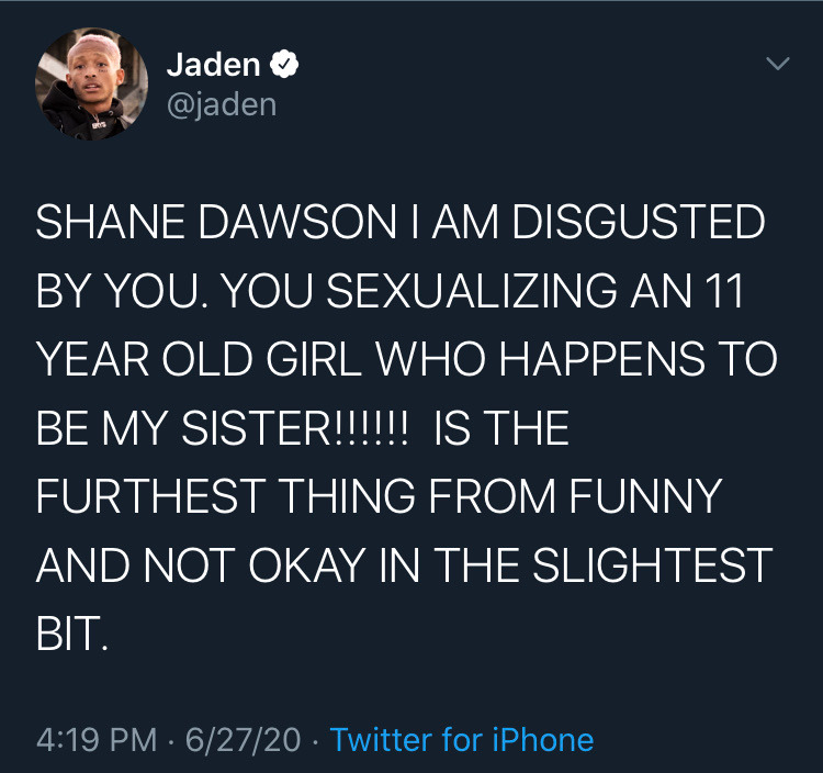 blissfulfiction's tweet image. #ShaneDawson did a live over being exposed by Tati.
But he’s stayed silent over the Smiths’ comments about the fact he sexualised their then 11 year old daughter &amp;amp; sister. He made an “apology” video which was just FULL of red flags.
Stop 👏🏻 Defending 👏🏻 Him 👏🏻