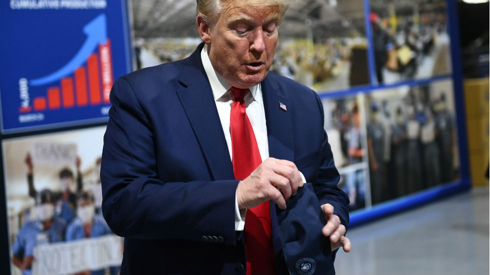 Trump wears a mask You should wear a mask, too