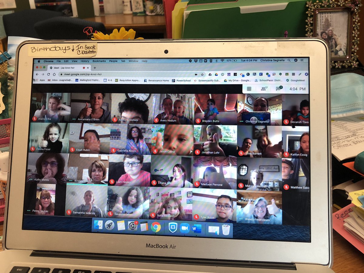 ParkerFarmsES's tweet photo. We enjoyed every minute of our hour together! 🦍❤️📚🥰👍🏻🎉#theoneandonlyivan #PFCHproud #booktalkingit #sisterschoolsonebookonereadthissummer #padletplay #whatsinyourstack #seeyouinjuly #readon https://t.co/jOrPK1FLwy