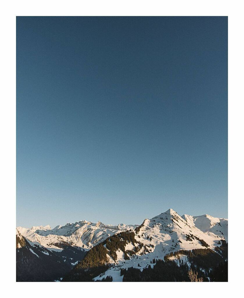 sethcarnill's tweet photo. Distant memories of skiing in France, just before lockdown happened... luckily we managed to escape unscathed 😳
.
.
.
.
#france #ski #skiing #guardiantravelsnaps #bbctravel #vscotravel #passionpassport #travel #travelphotography #thegreatoutdoors #be… https://t.co/OOxutvvvbo https://t.co/vFFYVs6dXi