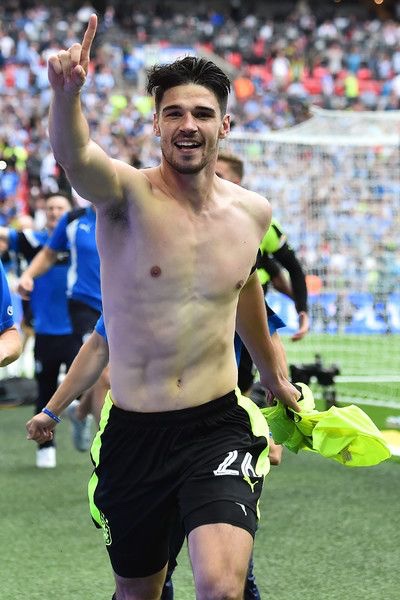 barmyarmyuk's tweet photo. We need this spirit back and fast!

"It doesn’t matter how strong or capable you are; if you don’t have a big heart, you will not succeed."

"Being a giant isn't about the size of your body. Its about the size of your heart and your ambition."

#htafc https://t.co/doSgg28qBA