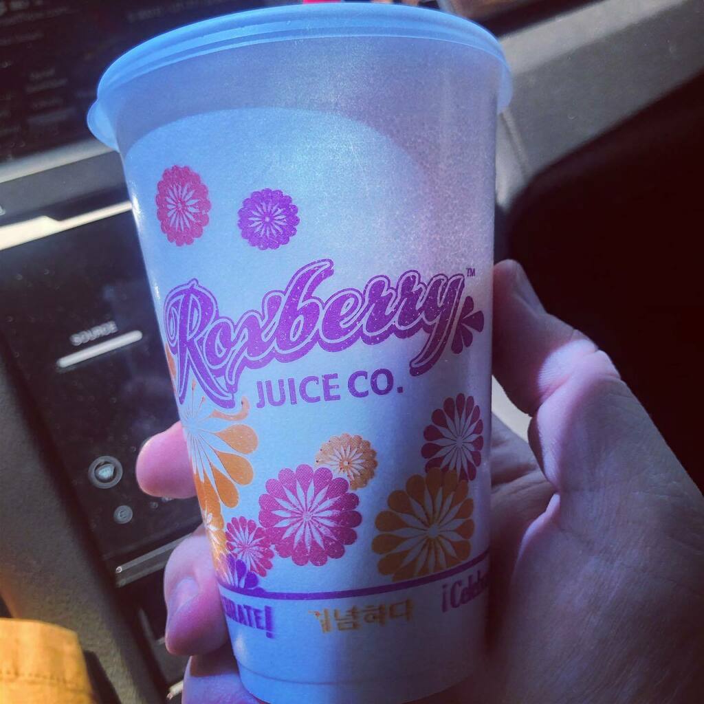 @roxberryjuiceco has a tasty “OMG Creamsicle” smoothie.

 #RoxberrySmoothies #roxberryjuiceco #localfluence #organicad instagr.am/p/CCEtFGlDjoE/