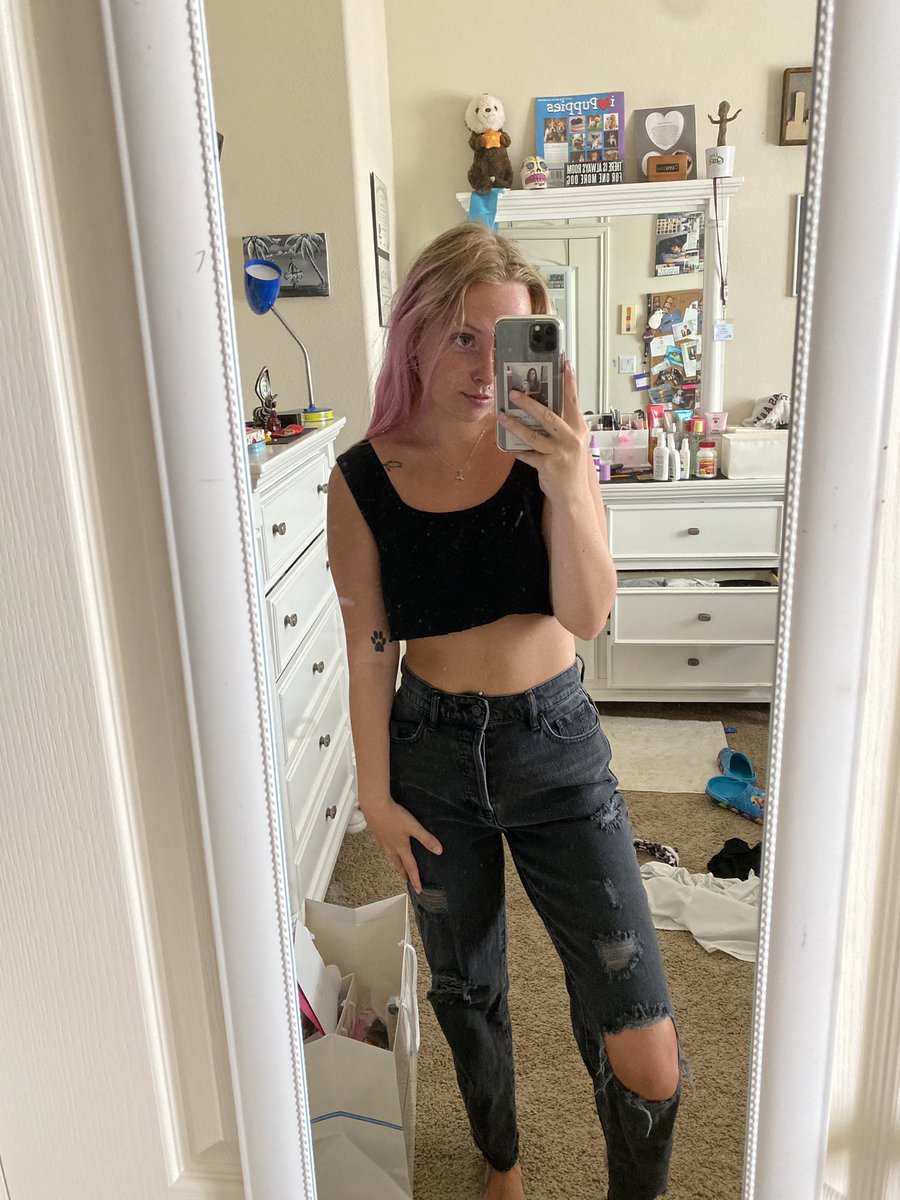 SAGETAURUS's tweet image. #LGBTQoftwitter but make it underboob positive 😌