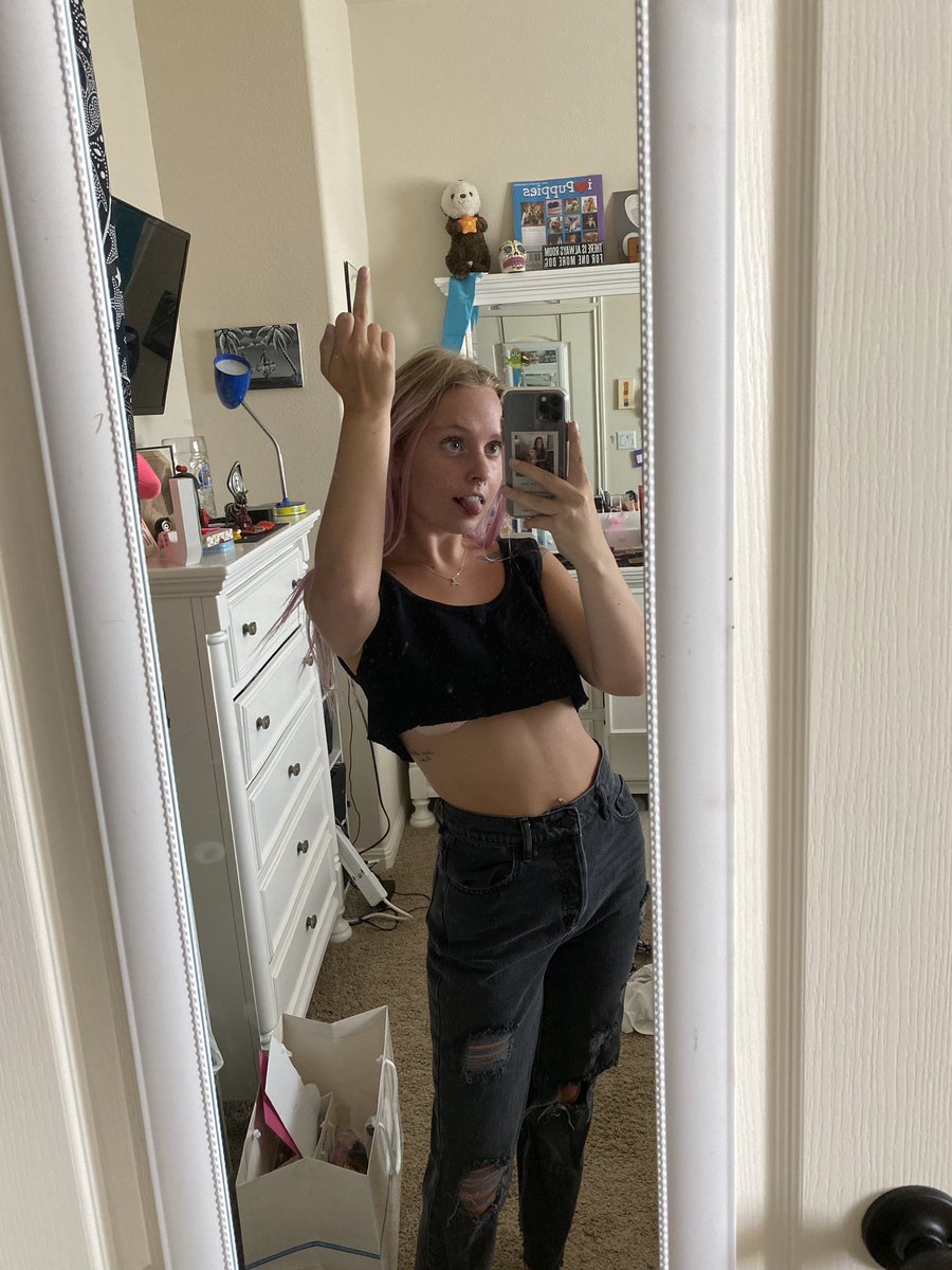 SAGETAURUS's tweet image. #LGBTQoftwitter but make it underboob positive 😌