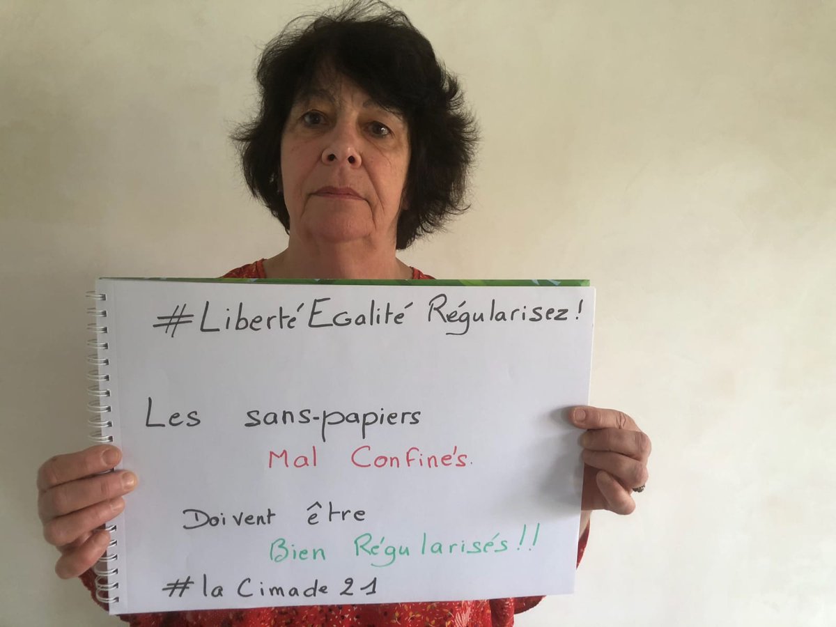 #LibertéEgalitéRégularisez ! La campagne de la #Cimade pour la régularisation de TOUTES les personnes étrangères continue et s'amplifie, ici aussi à #Dijon. 
Soutenez le mouvement en partageant votre photo sous ce fil !
