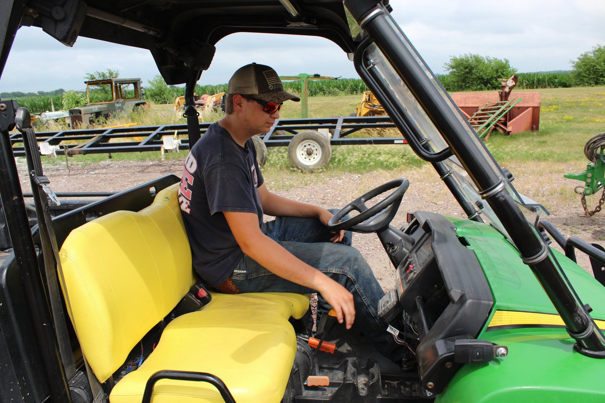 NevadaFFA's tweet photo. Great to visit Zach Larson clocking in 42 hours per week @vanwall this summer learning what is like to be an ag technician, pulled chaffer &amp; sieve out combine &amp; worked on Hagie sprayer today #agriculture #SupervisedAgExperience @vanwall @JohnDeere #nevadacubpride https://t.co/fCjaiUCJnL