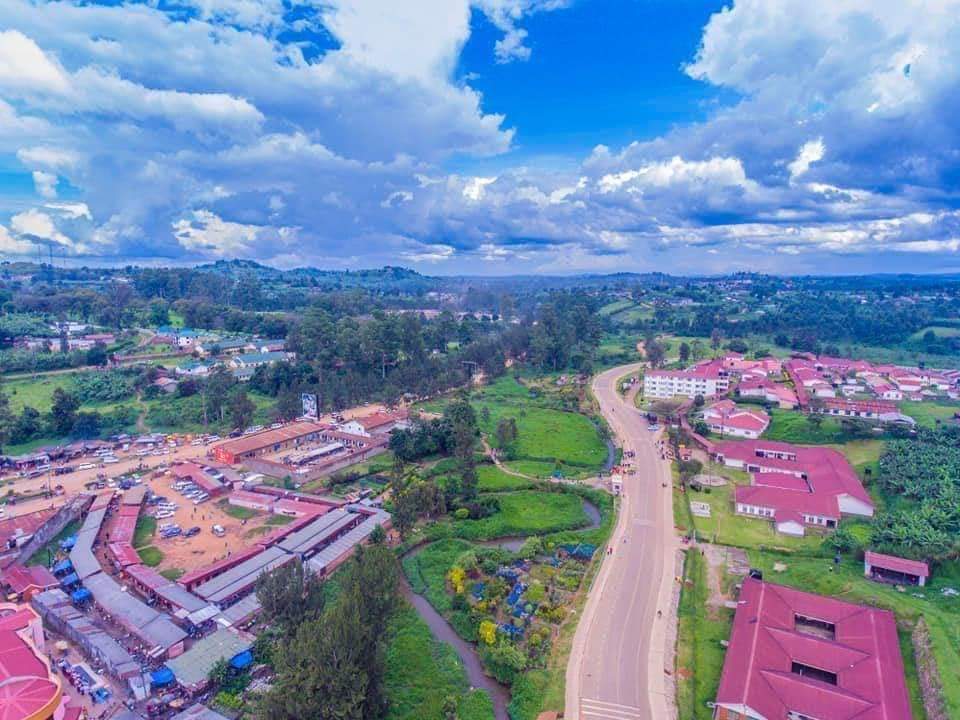 RuhwezaSylas's tweet image. Its official 
Fort portal Town is now #FortPortalTourismCity 
#KooweFortPortalTourismCity 
Nintabarukya abantu boona abaine akakwatane koona na Tooro habwokuhika habusingunzi bunu.