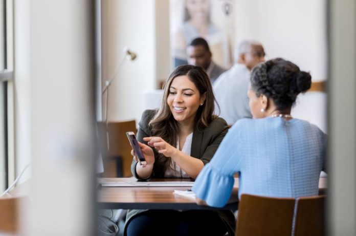 Big_Data_Jarred's tweet photo. Want to understand more about digital transformation in banking? Take a look at this article on "how mobile devices can transform the customer experience". #digitaltransformation #banking https://t.co/7xgM4Qg5Fv https://t.co/5iOghhiobR