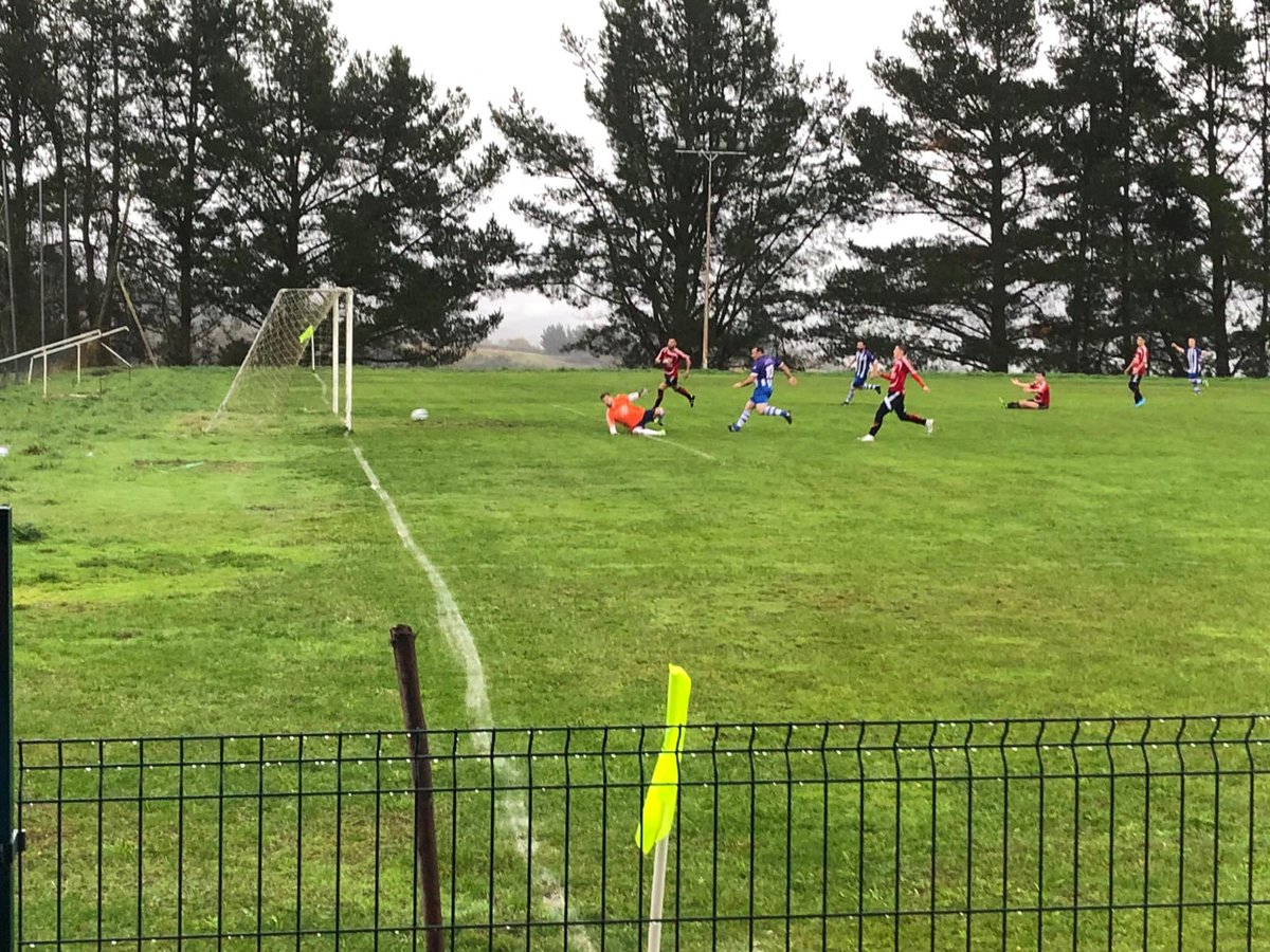 PortomarinPsoe's tweet photo. 🔴 Información Pleno 26 de Xuño:
⚽️ O PSOE de Portomarín solicitou que no próximo orzamento se incremente a subvención para o Portomarín C.F., con motivo do seu ascenso a Primeira.
⚽️ Só recibimos "silencio" como resposta. 🤷♀️
#Portomarín #ForzaPorto #Informando https://t.co/cYMZjxIA1p