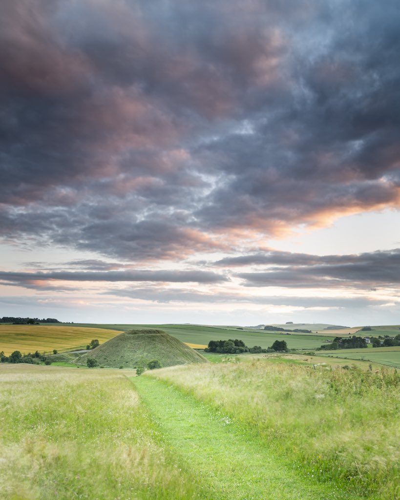 lawsmithphoto's tweet photo. Silbury Hill, Wiltshire under a moody sunset sky @VisitWiltshire #timeforwiltshire #beautifulwiltshire #ThePhotoHour #lotsofgreen https://t.co/wzJHavWygN