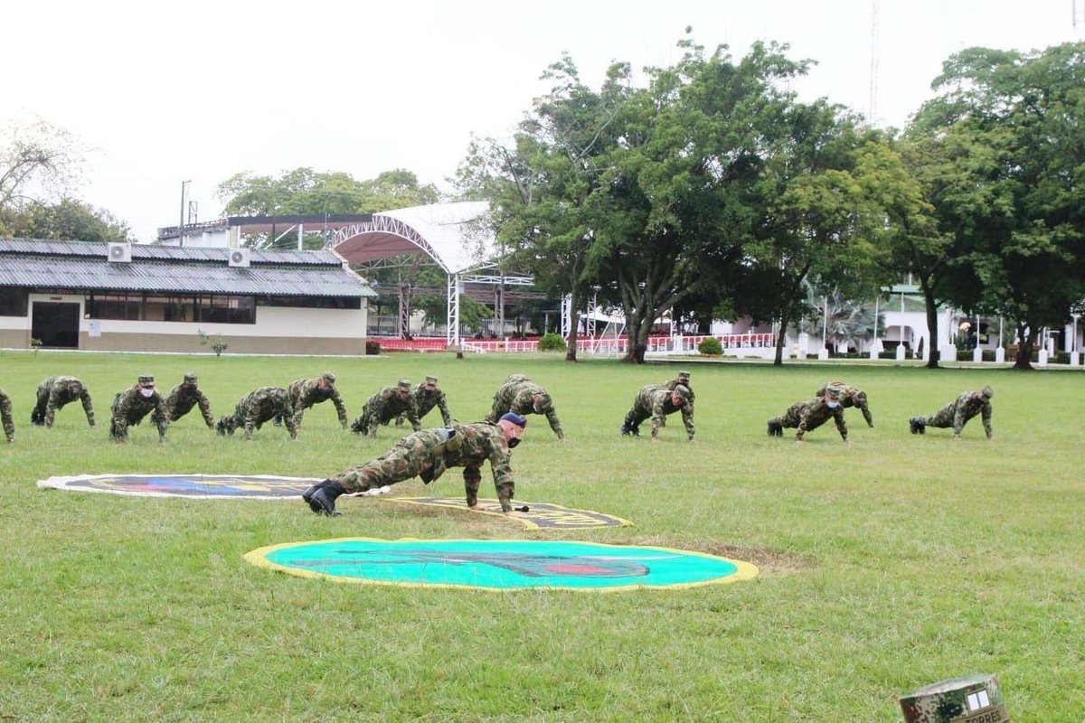 FuerzasMilCol's tweet photo. Con lealtad, valor y sacrificio nuestros Lanceros asumen cada reto que impone el cumplimiento de la misión. #LaVictoriaEsDeTodos https://t.co/7K8XA5uzvZ