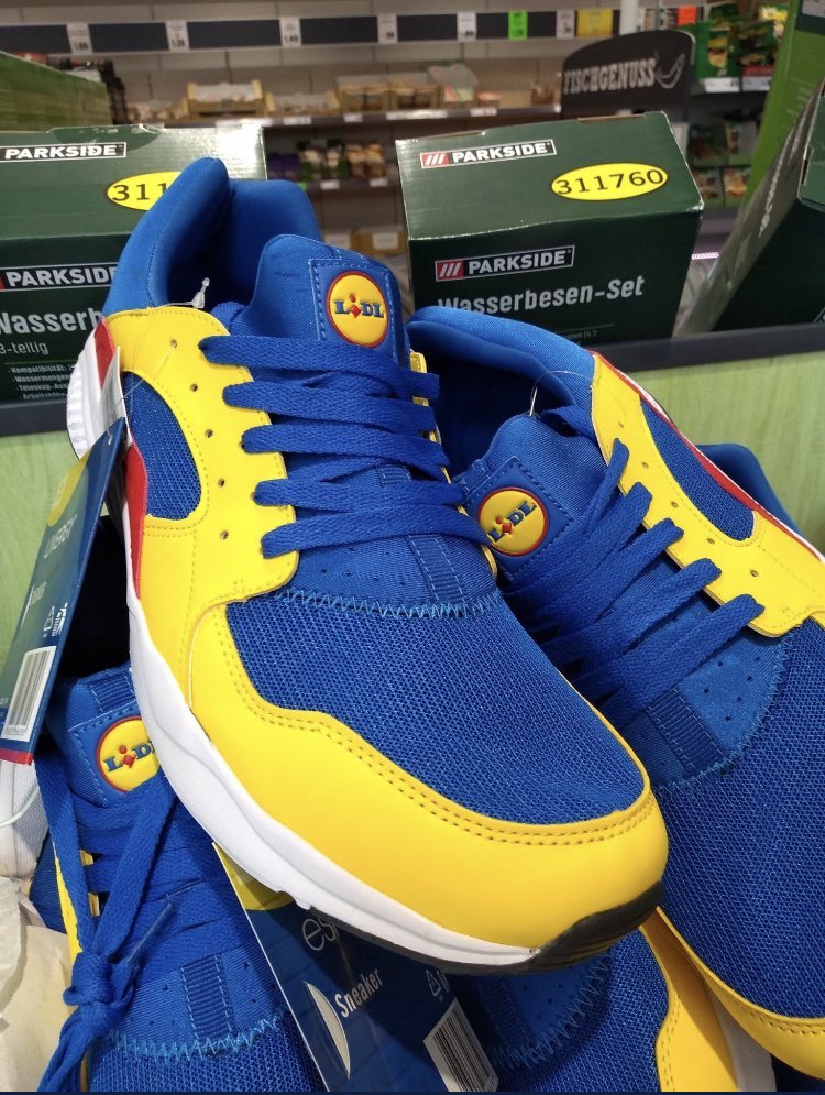 kevthz's tweet photo. Regardez ce que j’ai cop les gars ✅
Merci @lidlfrance pour cette sublime paire !

@CaminoTV https://t.co/0H6kicBmTr