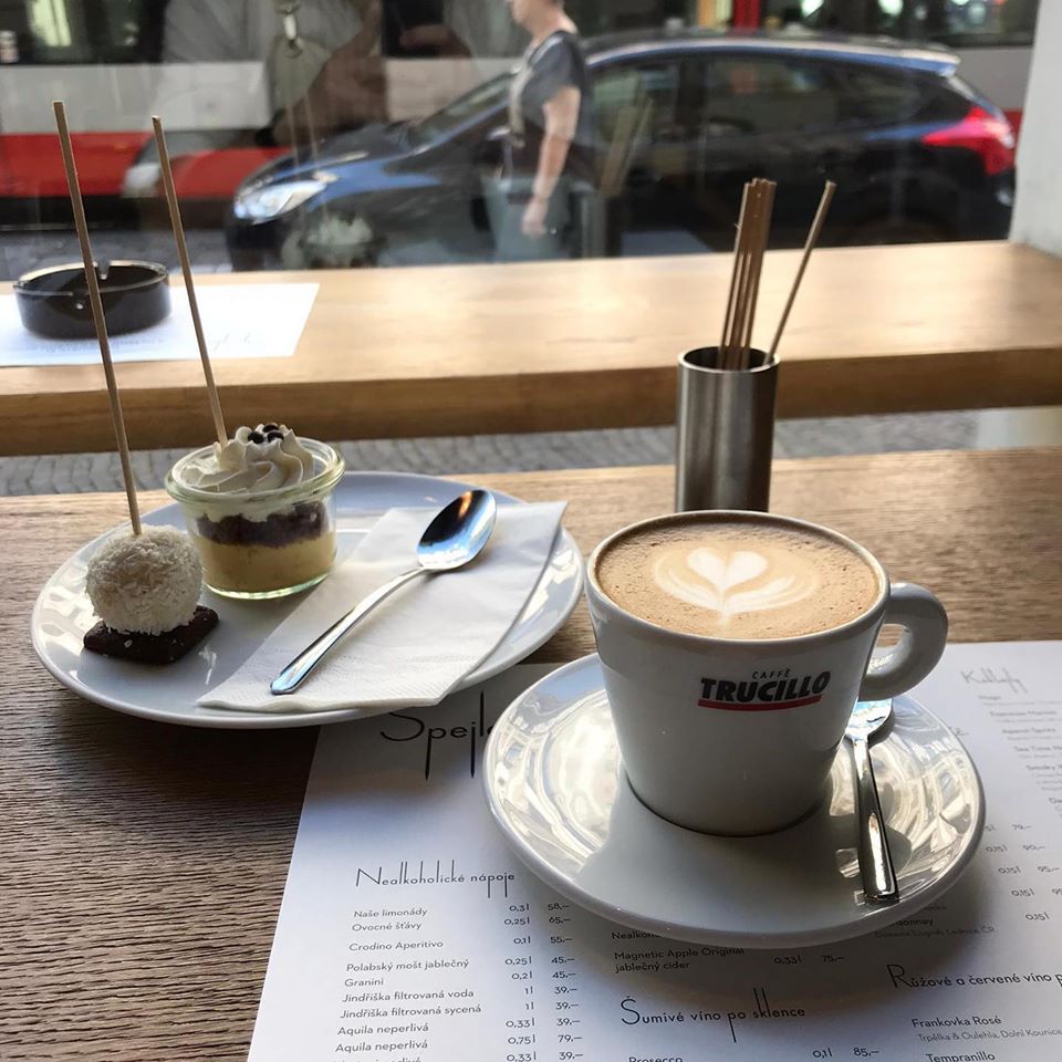 Poobědová nebo ranní kávička? Kde jinde než u nás?

#espresso #lungo #cappuccino #flatwhite #bistrospejle