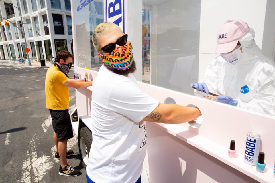 FATJEW's tweet photo. Nobody in NYC has gotten a manicure for months and cuticles are looking TRASH. So me and @drinkbabe built a socially distanced 'Rona-free mani truck, it's like a glory hole for your hands. It costs $0, find us soon in cities everywhere. (not you Florida, get your shit together) https://t.co/Pw90mxNtk1