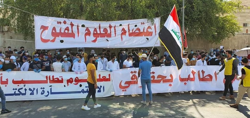 #العلوم_تناشد_الكاظمي في زمن اغلب الدول الاجنبية تستقطب الكوادرالطبية والصحية من جميع الدول المحيطة بها واعطائهم المغريات لمواجهة فايروس كورونا،في العراق الكوادر الصحية لكليات العلوم يفترشون الارض مطالبين بزجهم مع اخوانهم ابطال الجيش الابيض لمواجهة هذا الفايروس والحكومة ترفض .