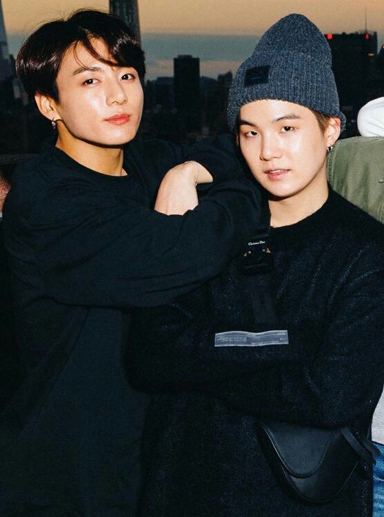 Yoonkook size difference a Thread- 