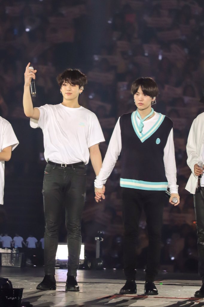 Yoonkook size difference a Thread- 