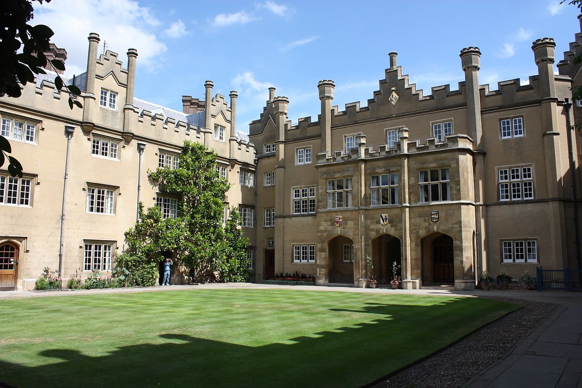 SIDNEY SUSSEXPrimarily known for being next to Sainsbury's, it hides a surprising amount of college behind its high-street entrance. Otherwise best known for Cromwell going there. Maybe not one for the Irish? Also did I mention it's right by Sainsbury's?Formal rating: 8/10