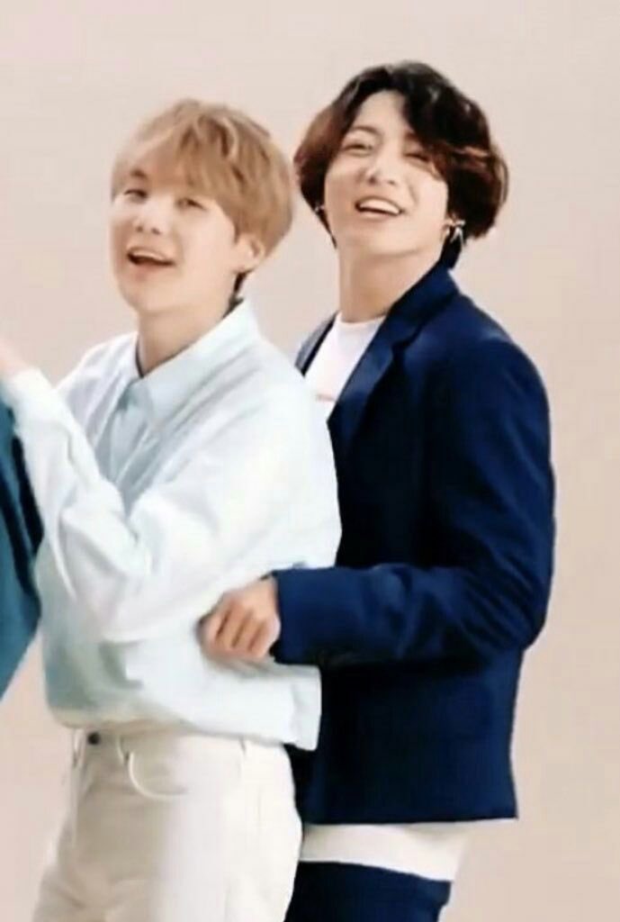 Yoonkook size difference a Thread- 