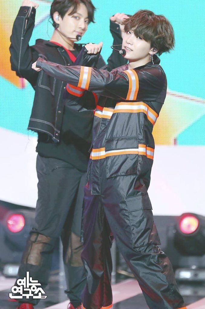 Yoonkook size difference a Thread- 