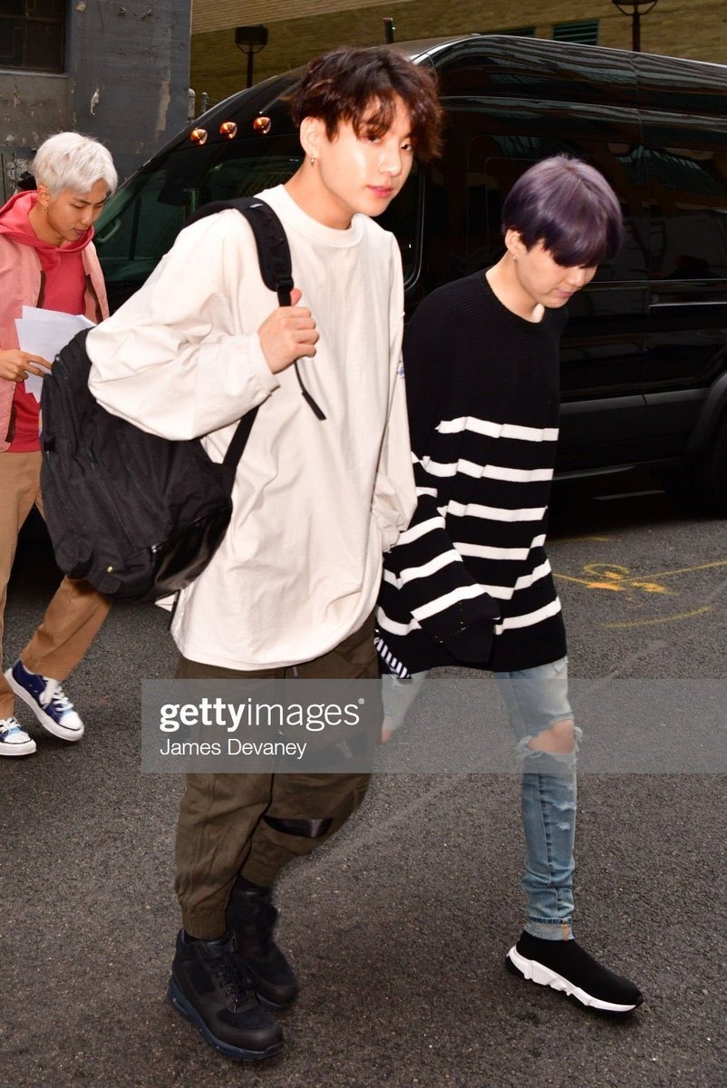 Yoonkook size difference a Thread- 