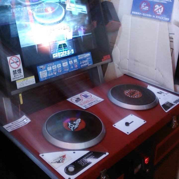 たまゲー情報bot Pa Twitter F Zero Ax 先日営業再開した高田馬場ゲーセンミカドで引き続き稼働中でした 右奥の 餓狼伝説special のバナーが付いた 太鼓の達人 も気になります あと綿あめ機と ゆ の暖簾も
