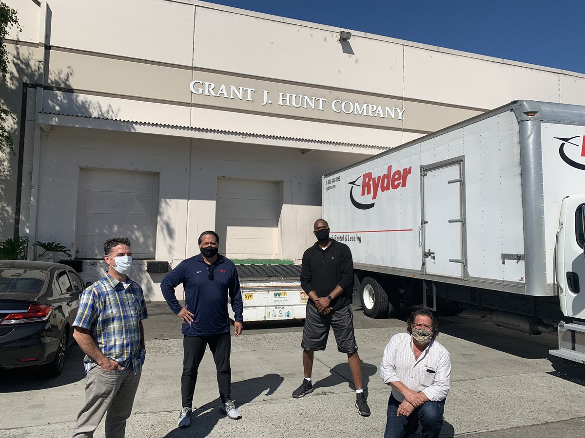QuebecDistCo's tweet image. NBA All-Star Antonio Davis with our very own Marvin Quebec, and our friends from Grant Hunt Co., Sal Rizzo, Rob Tochini,and Al Rivera. We helped feed 3000 families this week with the Farmers to Family Box Program !!!