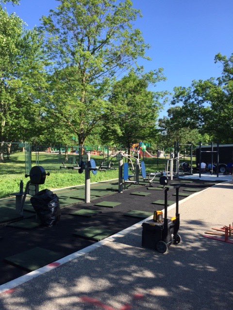 Health4LifeKDM's tweet photo. Wow! 2 outdoor gyms installed @CityKitchener this week! Victoria Park and @St_Marys_Kitch! Can hardly wait to see residents using them! #activeKitchener @ParticipACTION #WCDSBAwesome https://t.co/662WJ0M1Hv