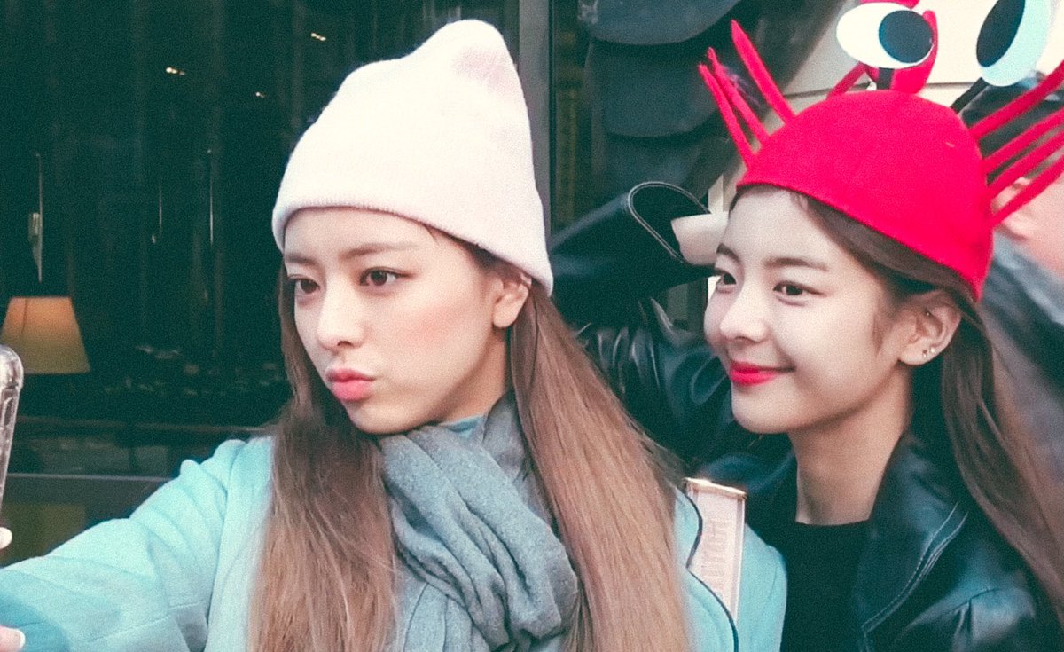 Hey guys! This is lq yuna and we’re back!!there’s gonna be some changes in this acc which is we’re gonna post edited picture of yuna and itzy! I hope you can enjoy it as much as we are~ ❤️