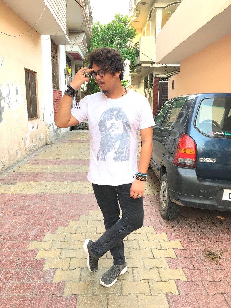 maddykapoor9401's tweet photo. Be simple and love #JohnnyDepp
#captainJackSparrow #wednesdaymorning #MadeinIndian #survivor2020 #SocialMediaDay #JohnnysWorldHappyLIVEwithYou #deppmeme #depphead #familyfeudsa #family #looser #perdedors #JohnnyOrlando #hollywoodvampires https://t.co/WUXsDTxIsC