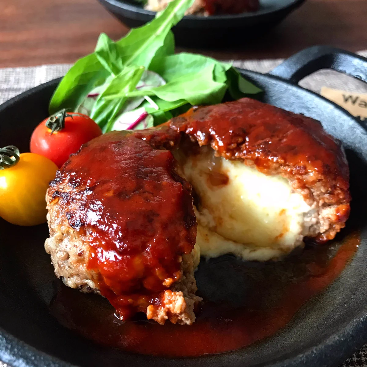 最強のチーズインハンバーグを作る方法！それはなんと凍らせたチーズを入れるだけ‼