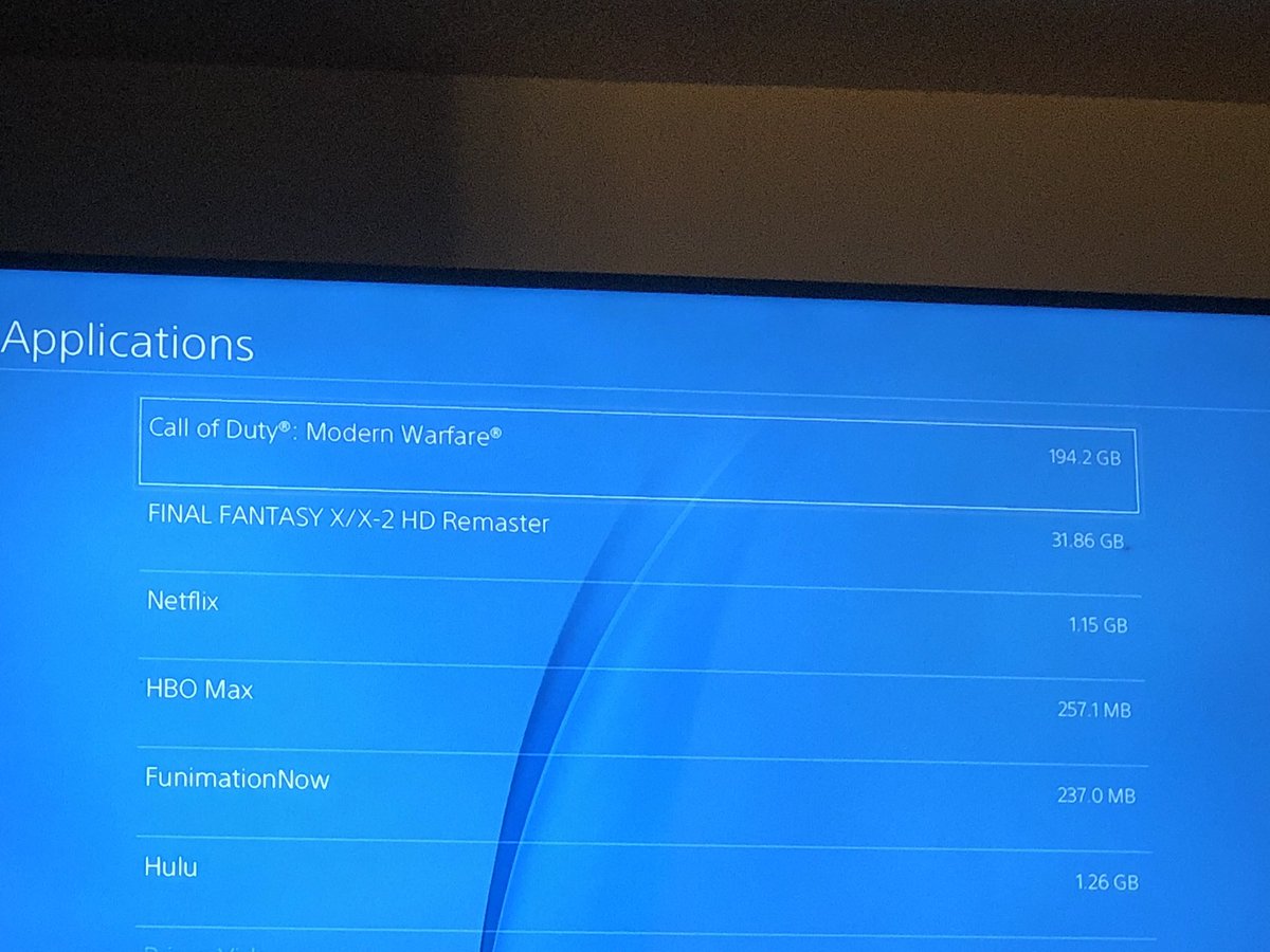 Twin_icarus's tweet photo. Bro why do I need a whole hard drive for this game #Warzone #CallofDuty 😰 https://t.co/HHaLlesS5V
