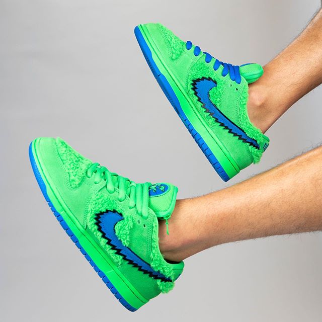 grateful dead sb on feet