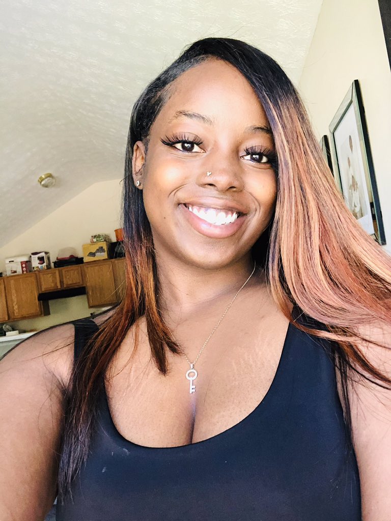 itskaliya's tweet photo. I’m too busy loving the skin I’m in💞 https://t.co/9gIKTJ2bv4