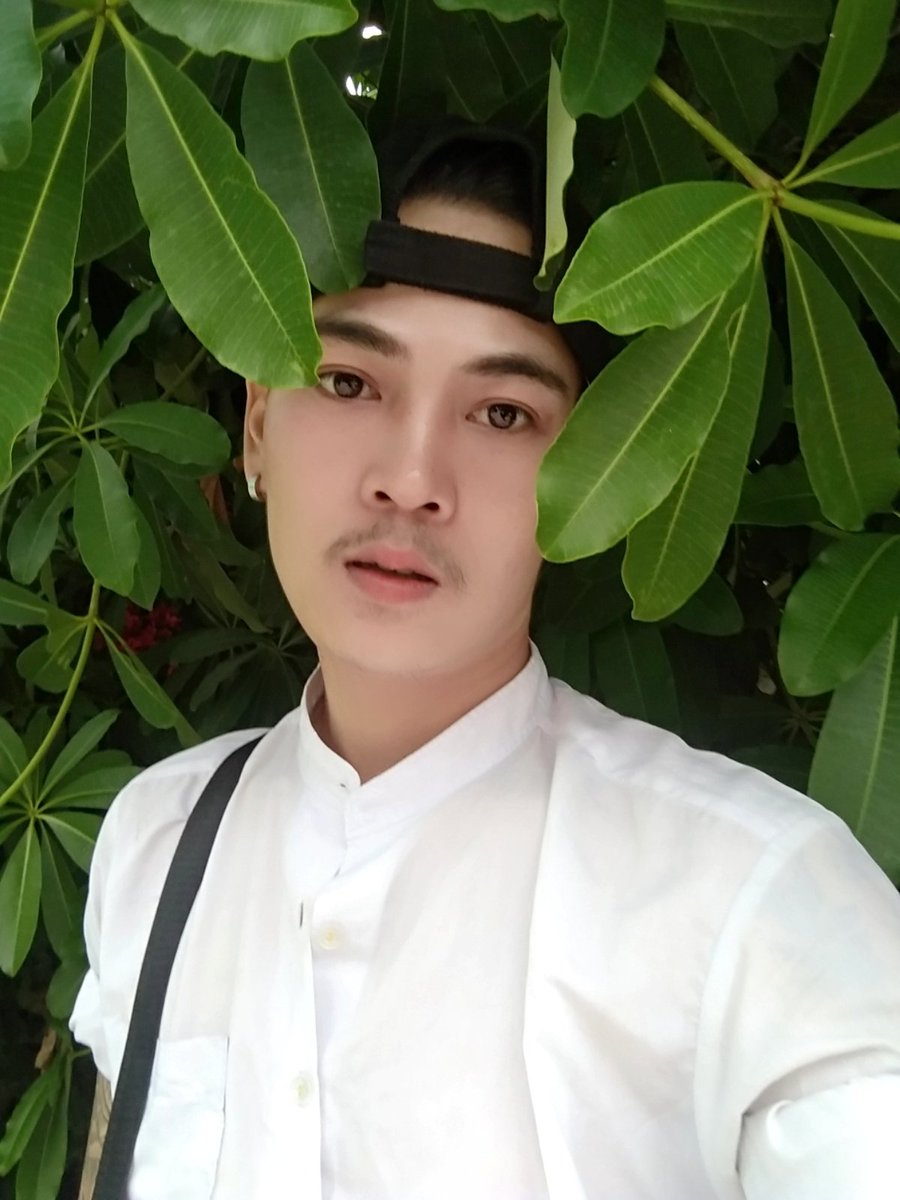 ဒိတ္ၾကရေအာင္ မဲေဆာက္ၿမိဳ႕က လူေတြhiကြာ