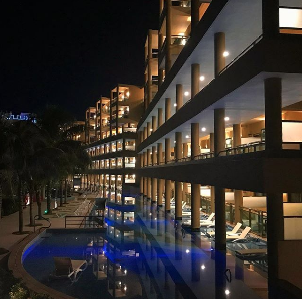 GenerationsRsrt's tweet image. If it looks amazing by day, by night looks magical! #GenerationsRivieraMaya
[Photo via IG user: cktours]